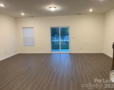 6049 Rizer Drive - Photo Thumbnail 9