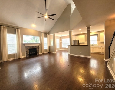 5618 Branthurst Drive - Photo Thumbnail 5