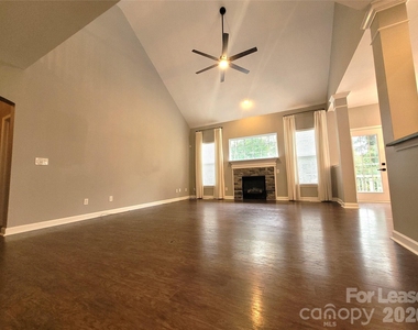 5618 Branthurst Drive - Photo Thumbnail 2