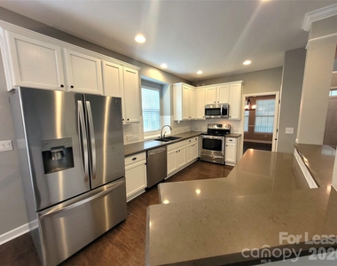 5618 Branthurst Drive - Photo Thumbnail 7