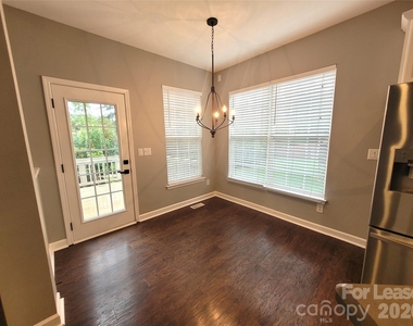 5618 Branthurst Drive - Photo Thumbnail 9