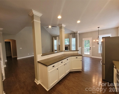 5618 Branthurst Drive - Photo Thumbnail 8