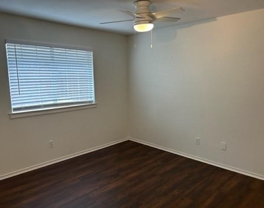 2613 Tulip Drive - Photo Thumbnail 12