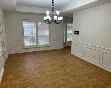 2613 Tulip Drive - Photo Thumbnail 6