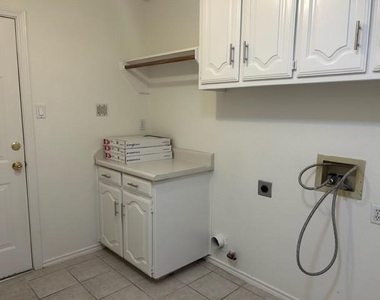 2613 Tulip Drive - Photo Thumbnail 13