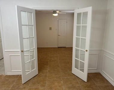2613 Tulip Drive - Photo Thumbnail 7