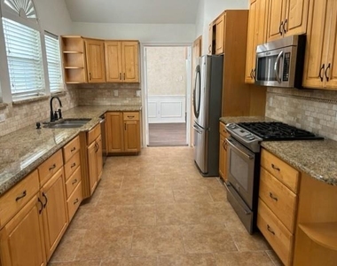 2613 Tulip Drive - Photo Thumbnail 5