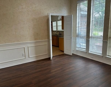 2613 Tulip Drive - Photo Thumbnail 3