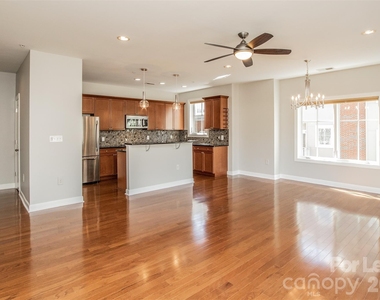 1829 Kenilworth Avenue - Photo Thumbnail 3