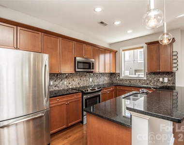 1829 Kenilworth Avenue - Photo Thumbnail 7