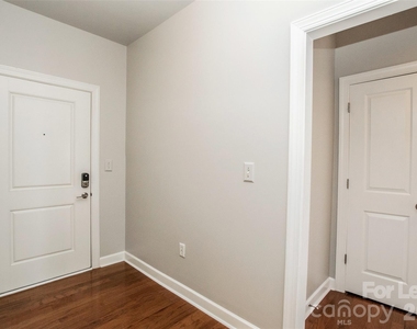 1829 Kenilworth Avenue - Photo Thumbnail 2