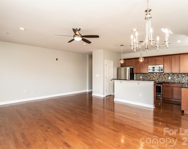 1829 Kenilworth Avenue - Photo Thumbnail 4