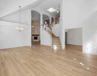 4227 Adam Drive - Photo Thumbnail 3