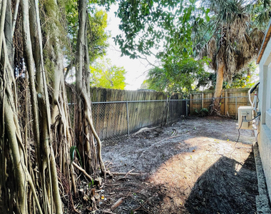 1028 Ne 36th Street - Photo Thumbnail 18