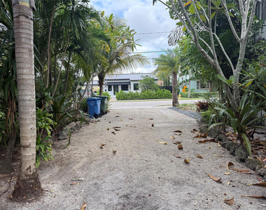 1028 Ne 36th Street - Photo Thumbnail 20
