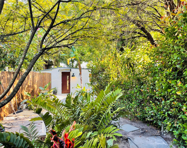 1028 Ne 36th Street - Photo Thumbnail 1
