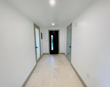 1028 Ne 36th Street - Photo Thumbnail 11
