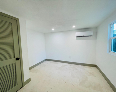 1028 Ne 36th Street - Photo Thumbnail 15