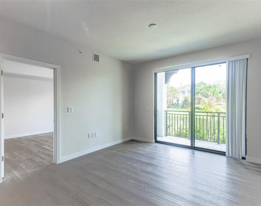 8894 Nw 44th Street - Photo Thumbnail 3