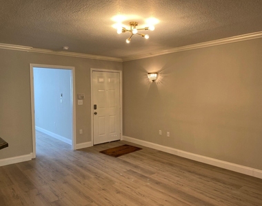500 Scotia Drive - Photo Thumbnail 6