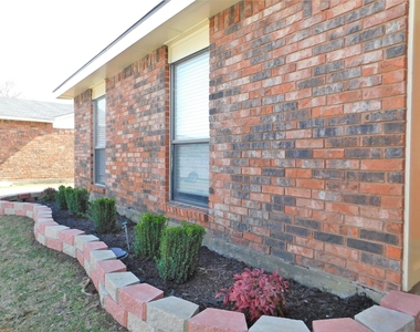 4937 Ward Drive - Photo Thumbnail 3