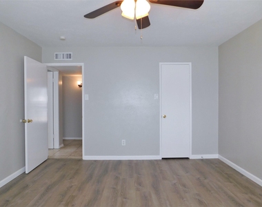 4937 Ward Drive - Photo Thumbnail 12