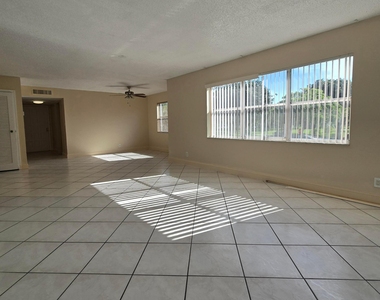 6061 N Falls Cir Drive - Photo Thumbnail 12