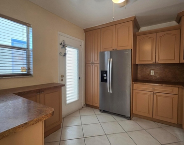 6061 N Falls Cir Drive - Photo Thumbnail 22