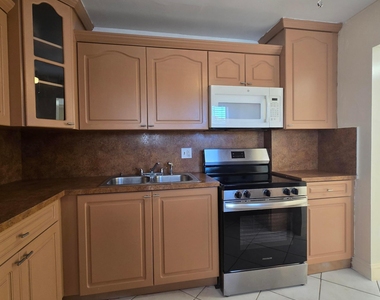 6061 N Falls Cir Drive - Photo Thumbnail 23