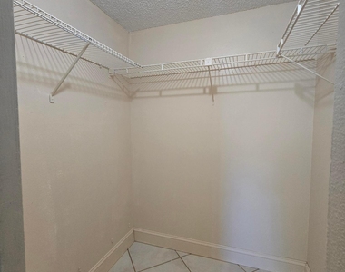 6061 N Falls Cir Drive - Photo Thumbnail 32