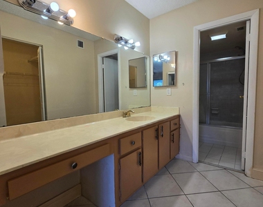 6061 N Falls Cir Drive - Photo Thumbnail 29