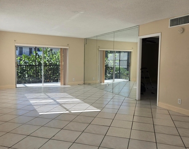 6061 N Falls Cir Drive - Photo Thumbnail 14