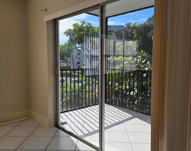 6061 N Falls Cir Drive - Photo Thumbnail 19