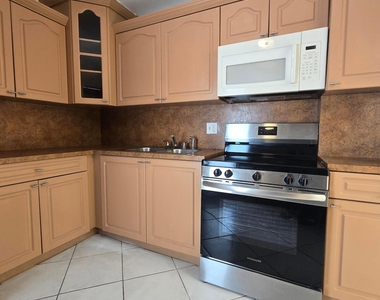 6061 N Falls Cir Drive - Photo Thumbnail 3