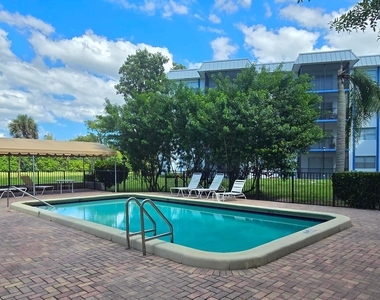 6061 N Falls Cir Drive - Photo Thumbnail 8