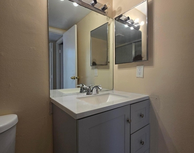 6061 N Falls Cir Drive - Photo Thumbnail 36