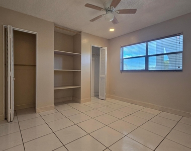 6061 N Falls Cir Drive - Photo Thumbnail 37