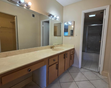 6061 N Falls Cir Drive - Photo Thumbnail 5