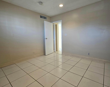 6061 N Falls Cir Drive - Photo Thumbnail 39