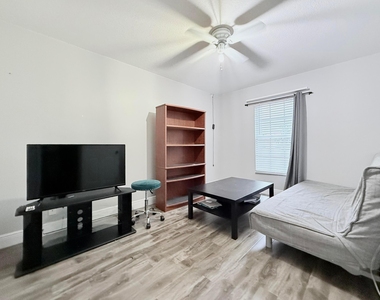 9138 Villa Palma Lane - Photo Thumbnail 32