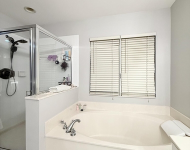 9138 Villa Palma Lane - Photo Thumbnail 27