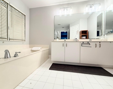9138 Villa Palma Lane - Photo Thumbnail 26