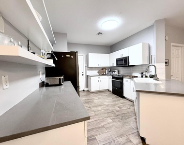 9138 Villa Palma Lane - Photo Thumbnail 14