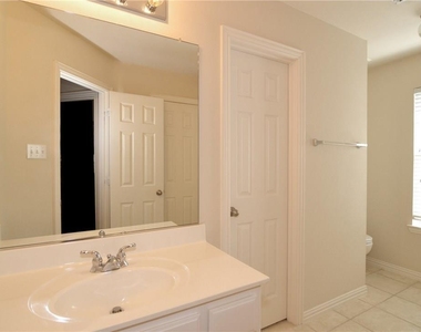 6386 Shadywood Drive - Photo Thumbnail 24