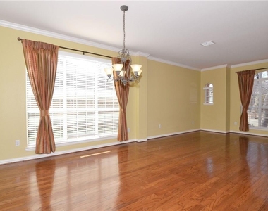 6386 Shadywood Drive - Photo Thumbnail 7