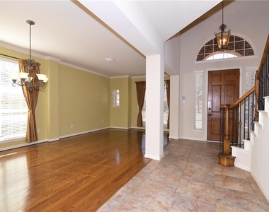 6386 Shadywood Drive - Photo Thumbnail 15