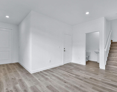 706 Del Vista Road - Photo Thumbnail 6