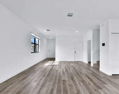 706 Del Vista Road - Photo Thumbnail 10