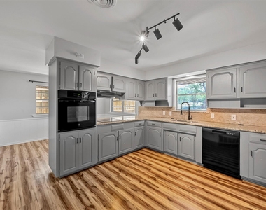 1444 Cimarron Trail - Photo Thumbnail 12