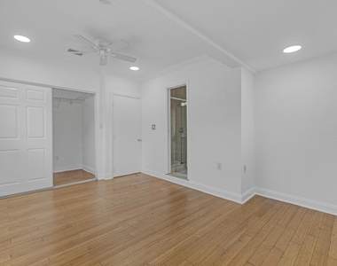 1820 Nw 33rd Street - Photo Thumbnail 14